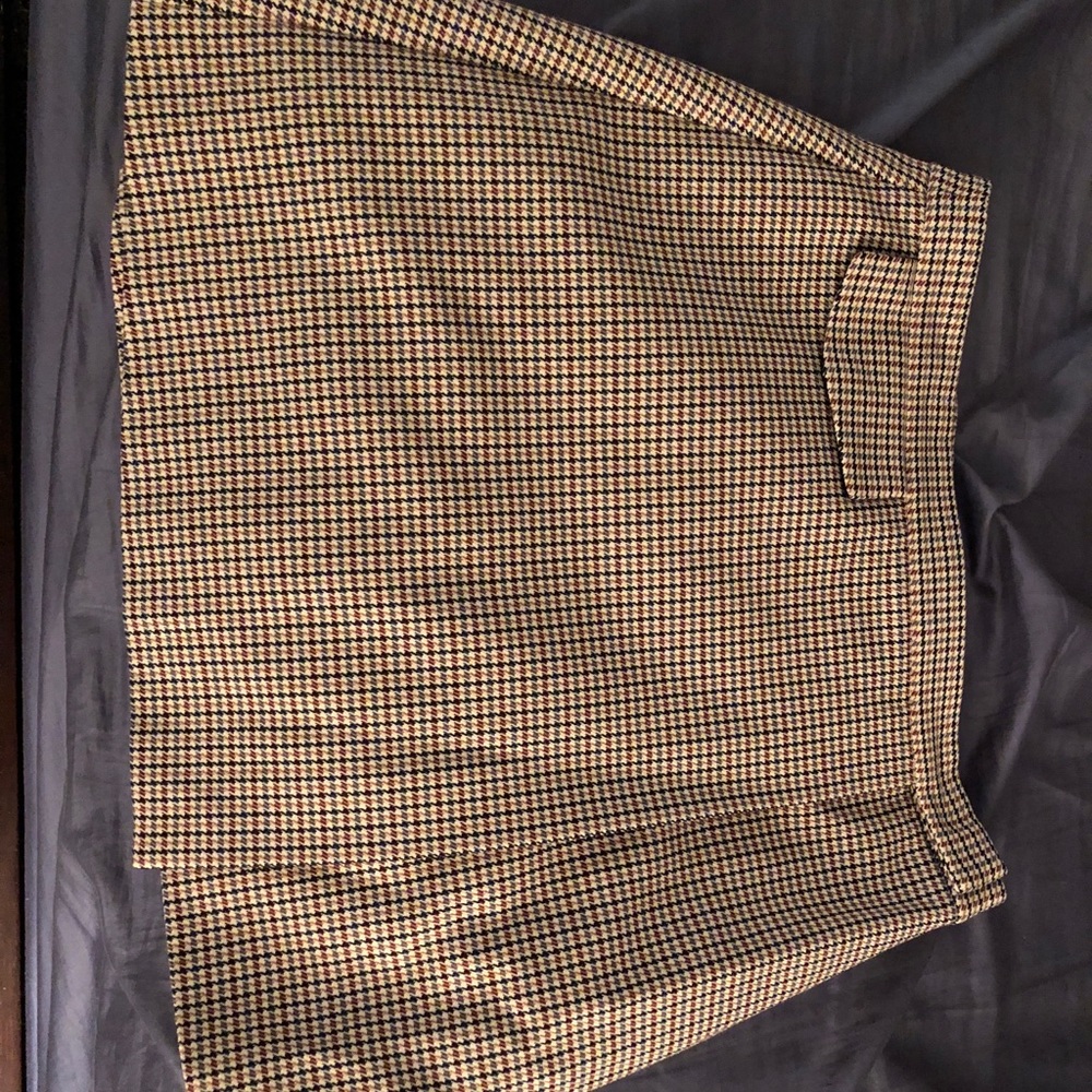 Theory mini skirt new with tags on size 6